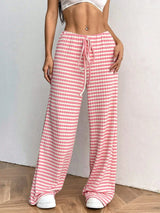 Pantalon détente BOARDWALK de la marque Olyndra London, tissu confortable, coupe décontractée, couleur neutre.