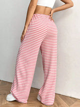 Pantalon détente BOARDWALK de la marque Olyndra London, tissu confortable et coupe décontractée, visible en image.