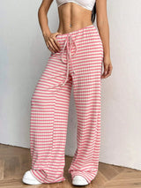Pantalon détente Boardwalk de Olyndra London en tissu léger, couleur neutre, vue de face sur fond blanc.