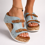 Sandales plateforme d'été Olyndra London Darcy, en cuir beige avec semelle épaisse et bride à boucle.