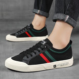 Chaussures sneakers en maille Riviera de la marque Olyndra London, vues de face avec détails en tissu respirant.