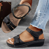 Sandales BLAKE Olyndra London, confortables, avec semelle souple et bride en cuir, visibles sur cette image.