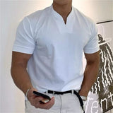 T-shirt ETHAN Olyndra London pour le fitness et affaires, en tissu confortable, gris avec logo sur la poitrine, vue de face.