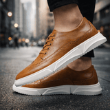 Chaussures sneakers Caldwell style brogue de Olyndra London, en cuir marron avec détails perforés et semelle en caoutchouc.
