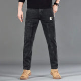 Jean utilitaire Hardland de Olyndra London, pantalon de travail en denim robuste avec poches multidimensionnelles.