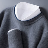 Pull en cachemire Westmere de Olyndra London, vue de face avec col rond et manches longues, couleur ivoire.