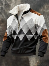 Sweat zippé homme Olyndra London, veste décontractée en coton avec fermeture éclair, porté sur un fond neutre.