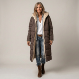 Manteau double face NOA de la marque Olyndra London, vu en gros plan, en tissu élégant avec doublure visible.