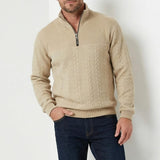 Sweat à capuche premium Olyndra London Camden avec demi-zip, tissu doux et coupe décontractée, vue de face.