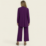 Ensemble élégant 3 pièces de la marque Olyndra London, comprenant une veste, pantalon et chemise, porté sur mannequin.