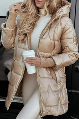 Manteau statement Luna Grand Olyndra London en tissu élégant avec coupe oversize, détails sophistiqués, porté sur un mannequin.