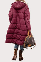 Manteau double face Olyndra London NOA, coupe élégante, tissu chaud et doublé, porté en extérieur.