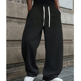 Pantalon cordon confort quotidien Olyndra London en tissu doux, style décontracté avec ceinture à cordon et poches latérales.
