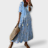 Robe maxi SERENE de Olyndra London en bleu clair, longueur fluide, tissu léger, style élégant et confortable.