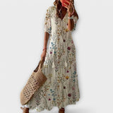 Robe maxi SERENE de Olyndra London en version multicolore, longue et fluide, portée avec un style élégant et sophistiqué.
