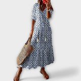 Robe longue SERENE MAXI de Olyndra London de couleur bleu ciel, vue de face, en tissu fluide et élégant.
